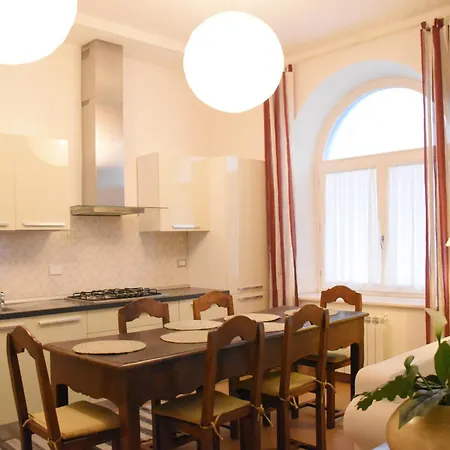 Loft With Private Parking Trieszt