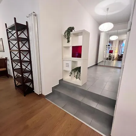 Loft With Private Parking דירה *