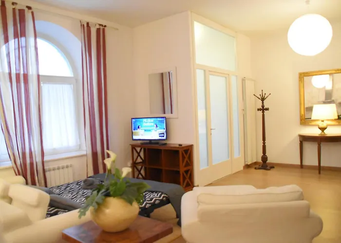 Loft With Private Parking Apartment