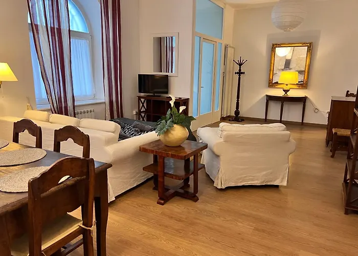 Loft With Private Parking Apartment